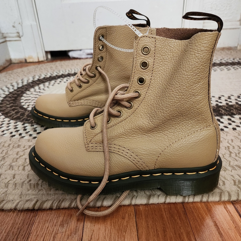 Dr. Martens Tan 1460 Pascal Boots